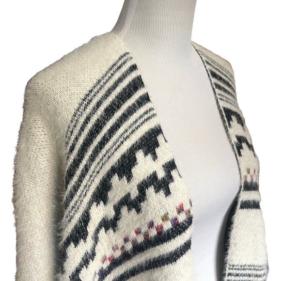 Anthropologie AKEMI + KIN Aztec Shrug Cardigan Poncho Sweater Eyelash Knit O/S - Picture 9 of 13